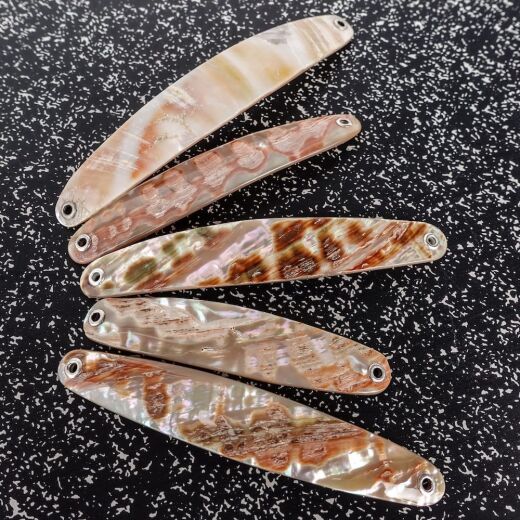 AKM Perlmuttspange Goldfish 9 cm ( ± 5mm)
